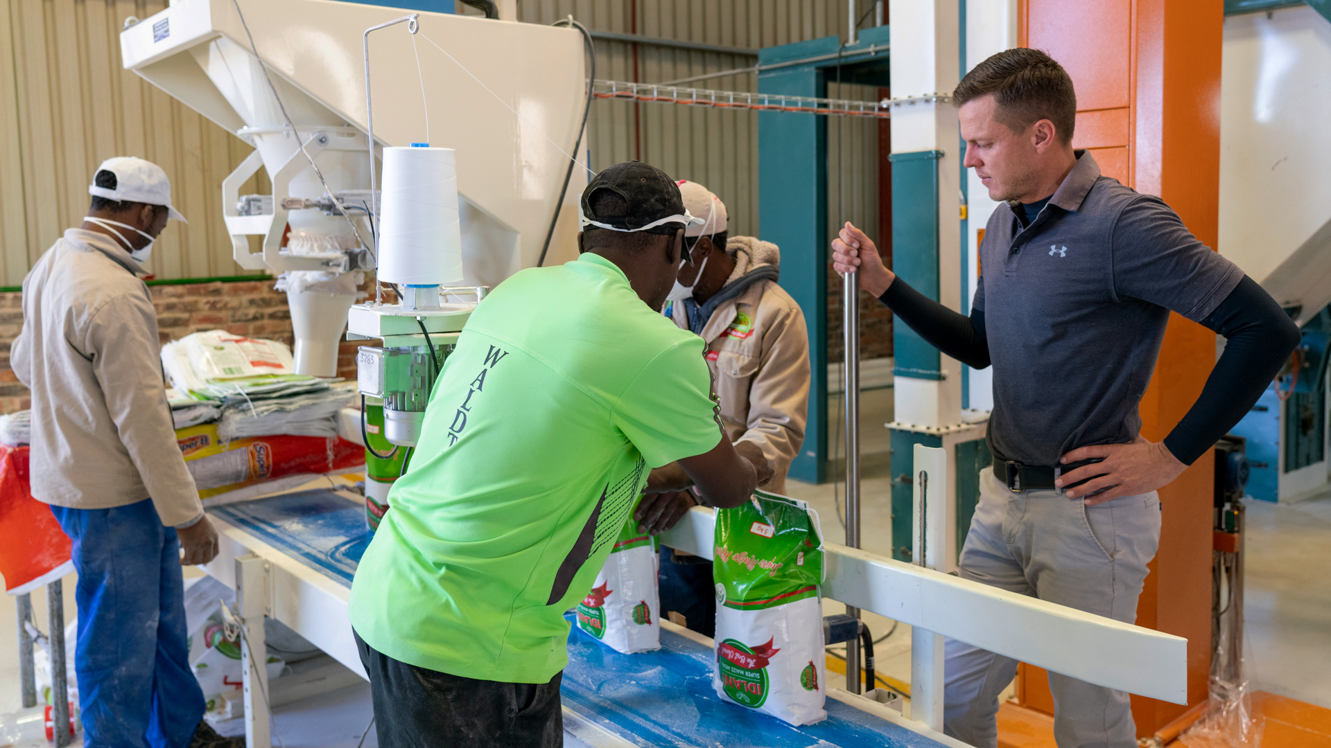 Josua-Pietersen-Idlani-product-packing